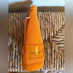 New veuve Clicquot Orange Champagne Bottle Cover
Sleeve yellow orange jacket zip